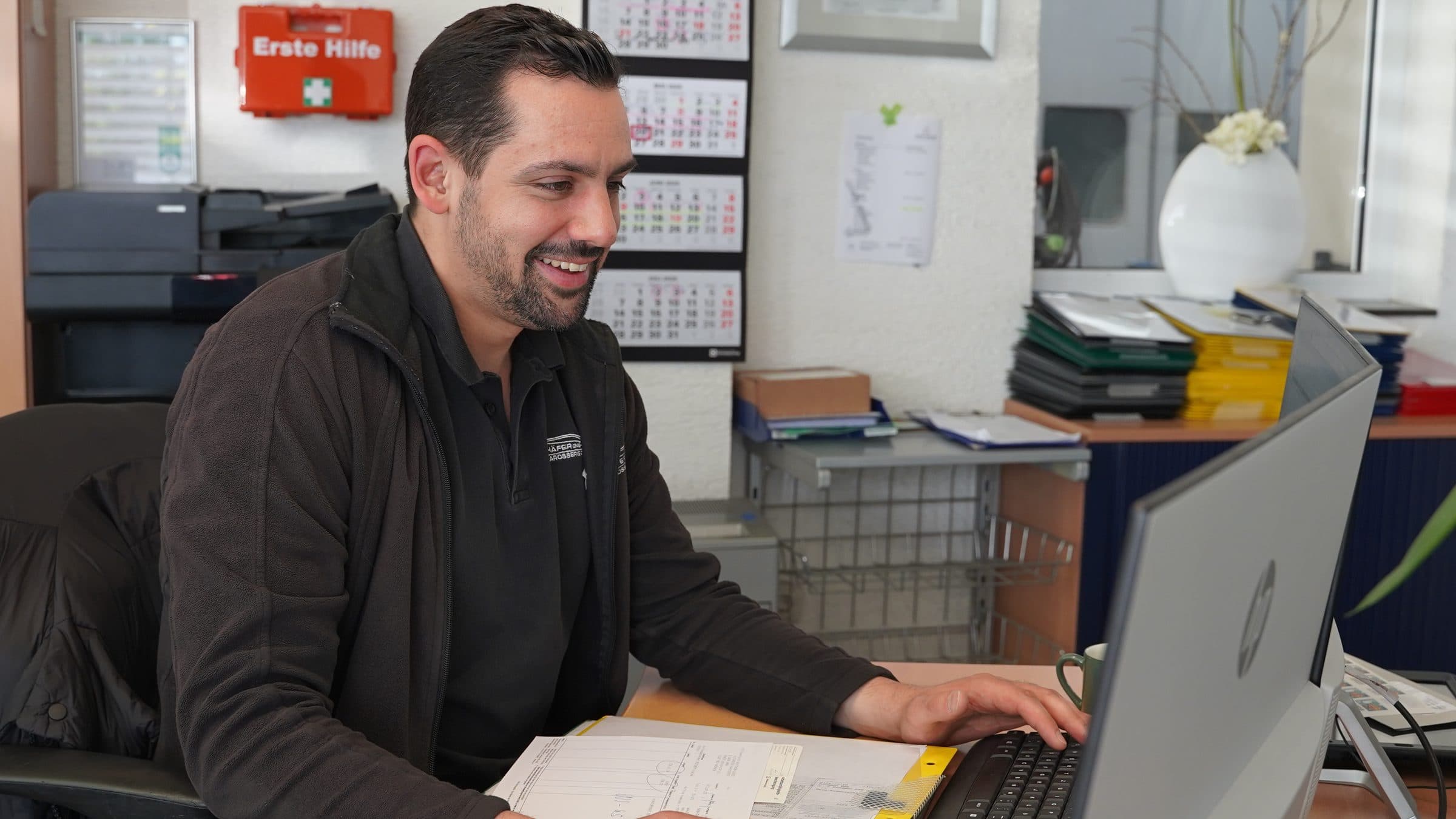 Michele Russo, Geschäftsleiter der A. Schäfer GmbH, im Büro der Werkstatt in Neu-Anspach